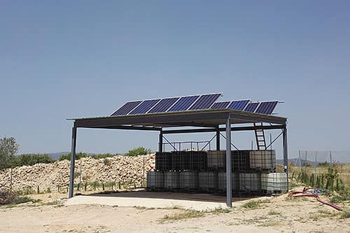 ejemplo con energía solar para bombeo de agua y llenado de balsa